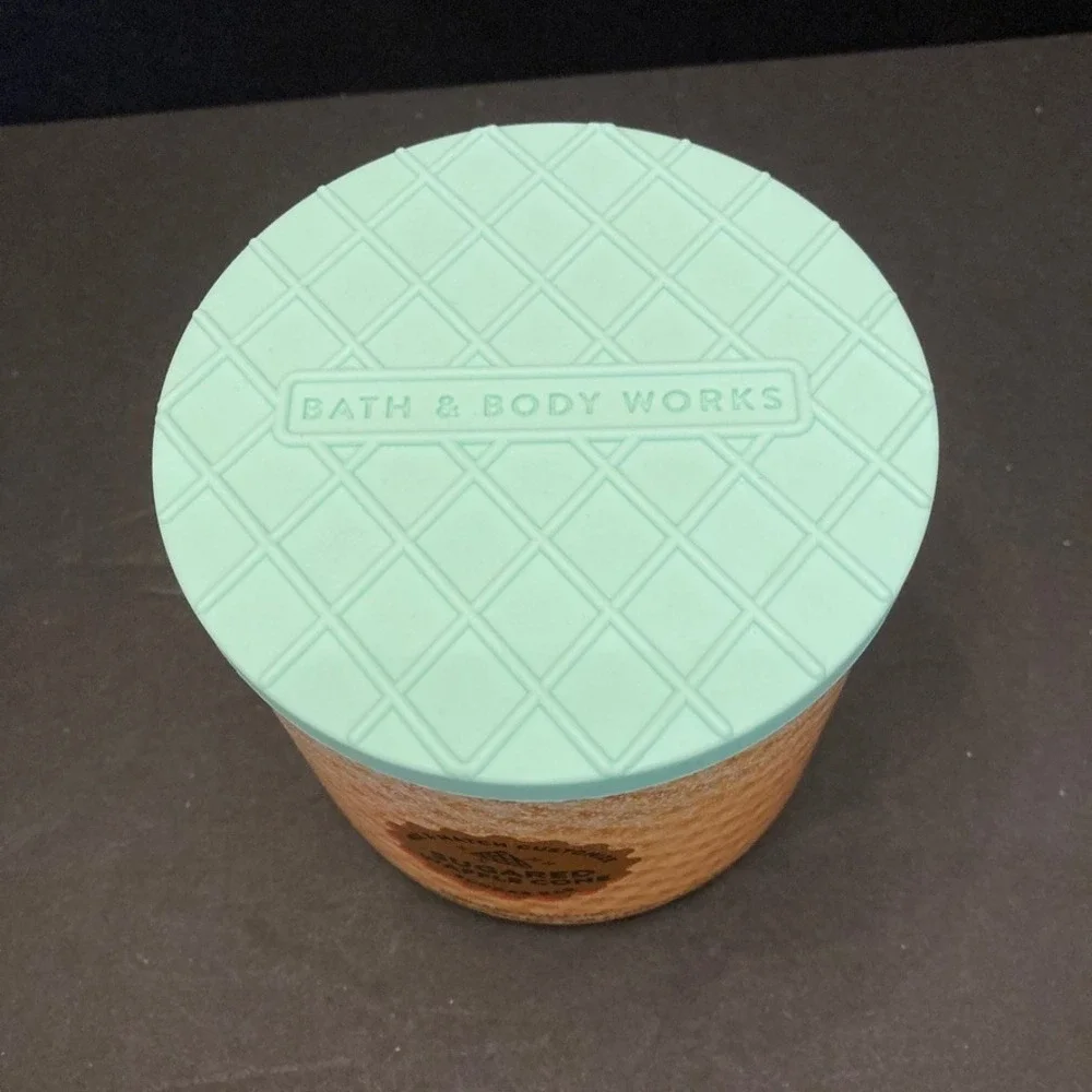 Bath & Body Works Sugared Waffle Cone Ltd Edition 3 Wick Jar Candle‎ 14.5oz
